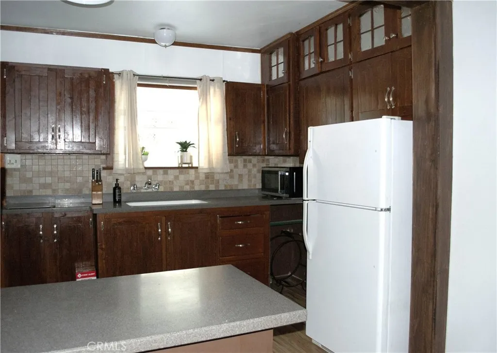 390 Redwood Drive, Crestline, California 92325 home-pic-3